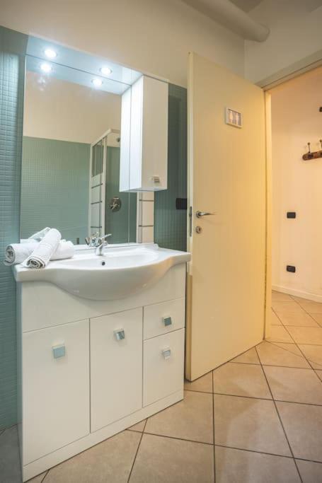 Suite Il Borgo Monza - Milano + Garage Privato Desio Exterior photo