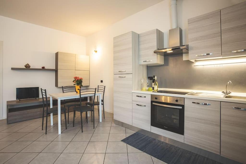 Suite Il Borgo Monza - Milano + Garage Privato Desio Exterior photo